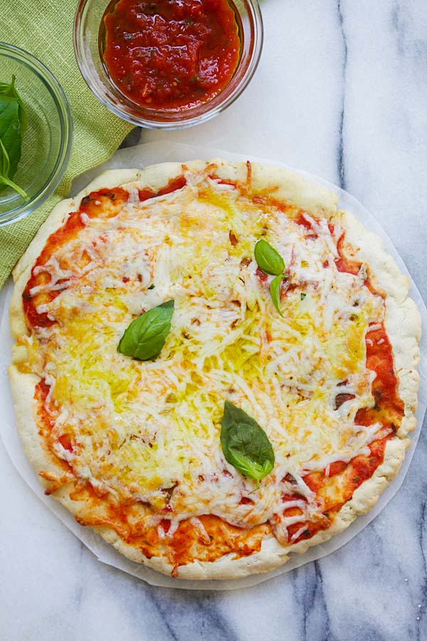 Cheesy healthy gluten-free pizza made with Argo® corn starch.