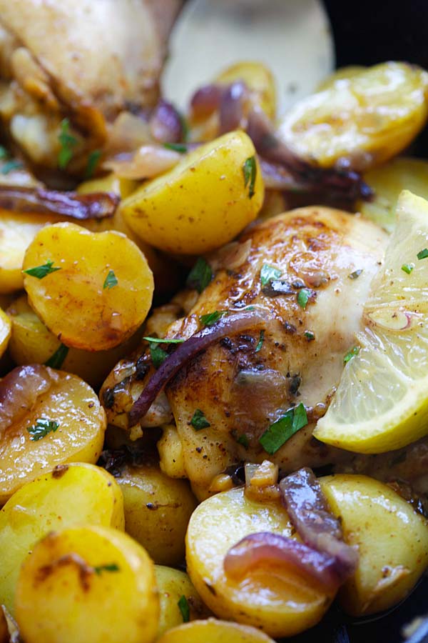 Spanish style chicken and potatoes stew in one pot.