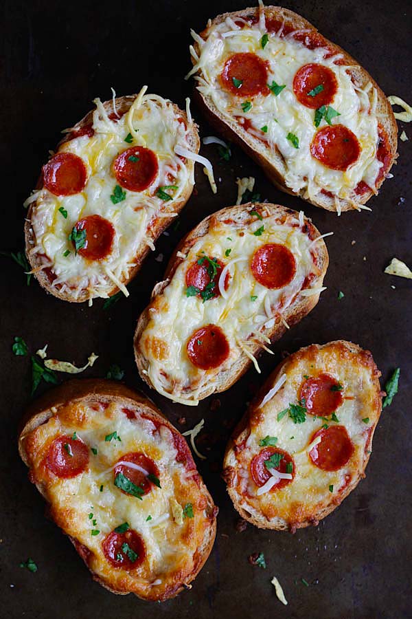 Easy and delicious homemade Texas toast garlic bread pizza topped with red pizza sauce, mozzarella cheese and pepperoni.