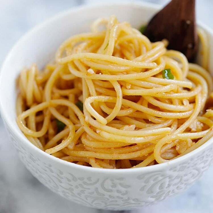 garlic sriracha noodles