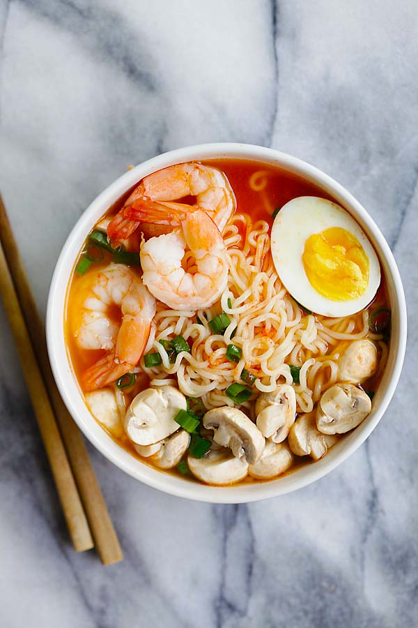 Sriracha Ramen - the best homemade ramen ever with spicy Sriracha broth and yummy toppings. So easy and takes only 15 minutes | rasamalaysia.com