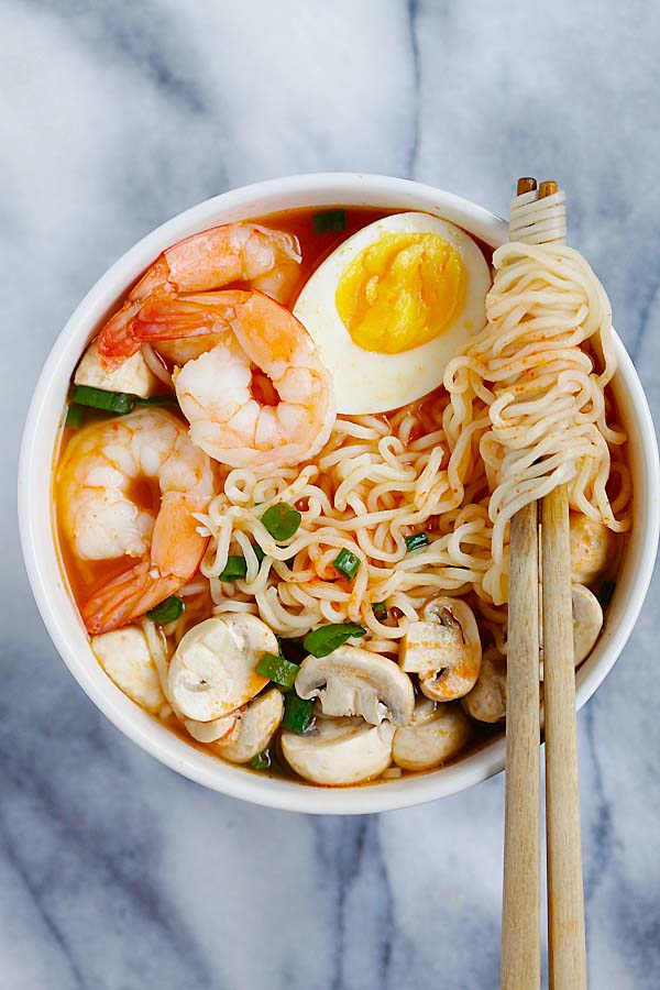 Sriracha Ramen | Easy Delicious Recipes