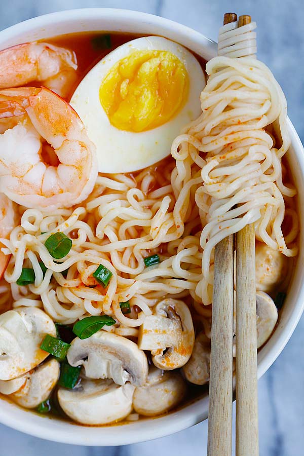Sriracha Ramen - the best homemade ramen ever with spicy Sriracha broth and yummy toppings. So easy and takes only 15 minutes | rasamalaysia.com