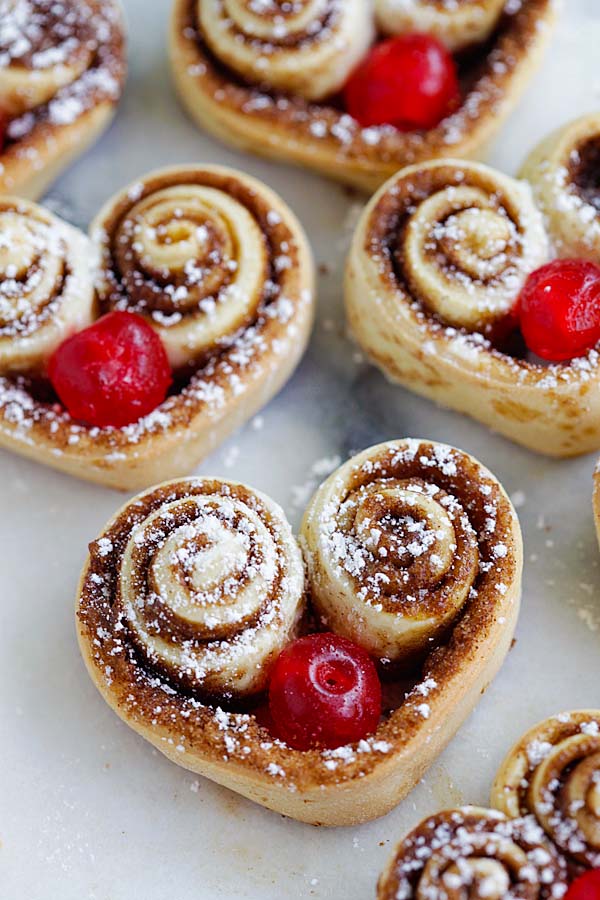 Easy and cute heart shaped cinnamon rolls, ready to serve.