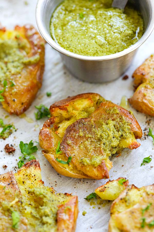 Easy and healthy homemade baked smashed baby potatoes with pesto garlic sauce.