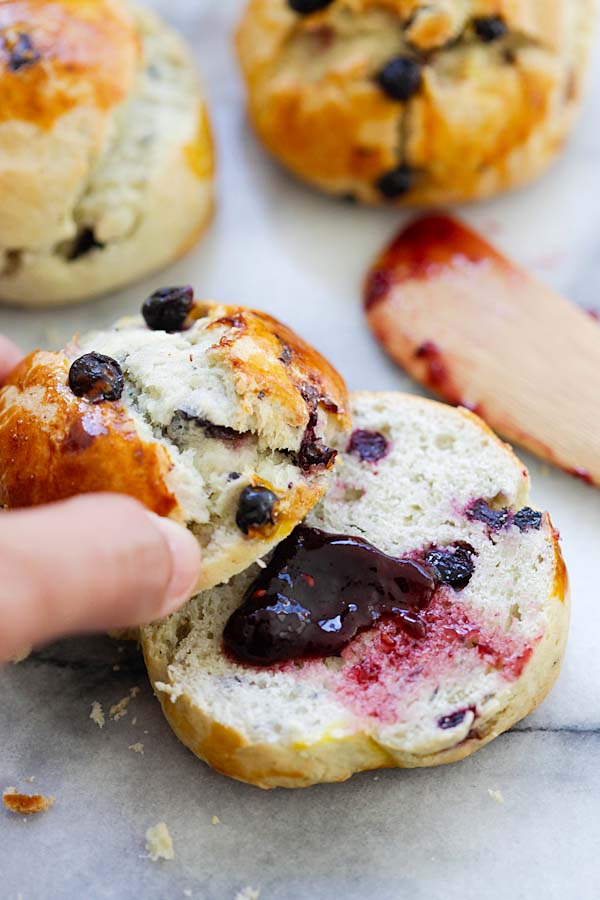 Easy delicious scones with blueberries, ready to serve.