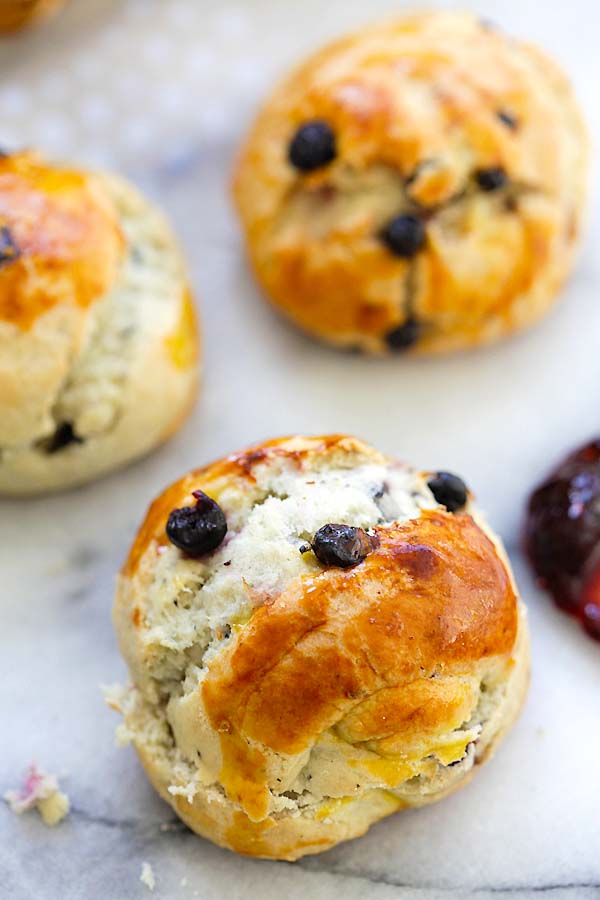 Easy and delicious homemade blueberries scones.