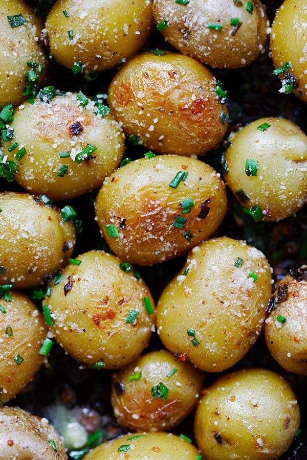 Easy and delicious roasted baby potatoes with garlic, chives, butter and Parmesan cheese.
