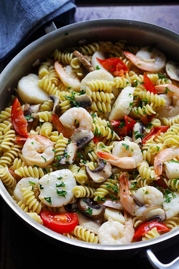 Easy and healthy homemade Italian scallop and shrimp pasta.