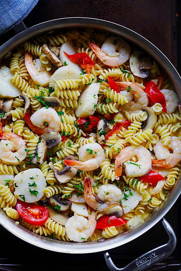 Easy and quick scallop and shrimp pasta in one pot.