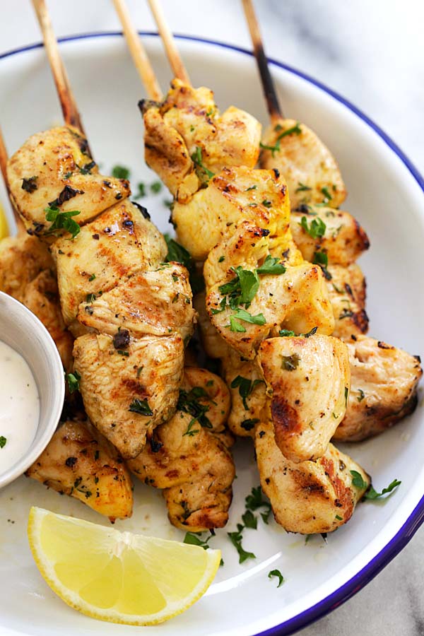 Easy and healthy homemade chicken souvlaki skewers closed up, ready to serve.