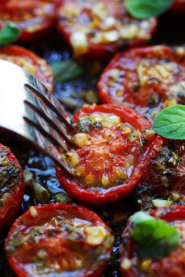 Quick and easy Italian oven roasted tomatoes with Italian seasoning recipe.