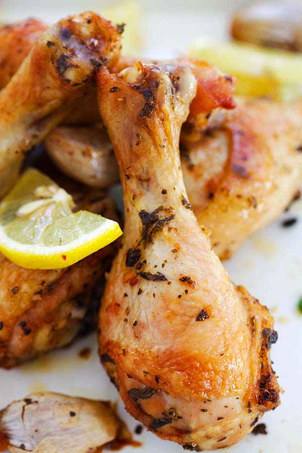 Close up roasted chicken drumsticks with Italian herbs and seasonings ready to serve.
