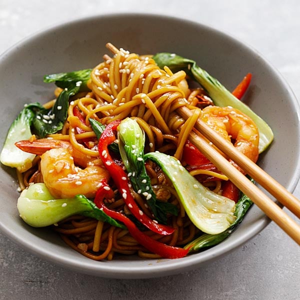 Shrimp Lo Mein (Best Chinese Recipe) - Rasa Malaysia