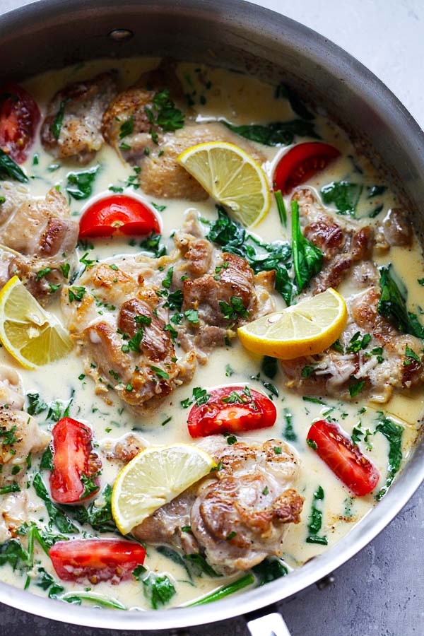 Easy and healthy homemade pan-fried chicken with spinach, lemon and tomatoes in lemon butter white sauce.