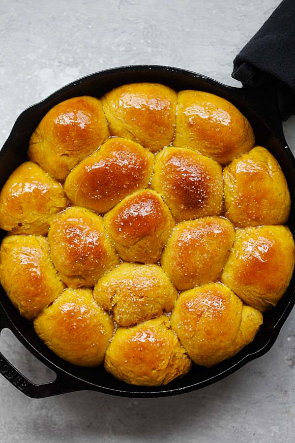 Easy and healthy homemade pumpkin dinner rolls on skillet.