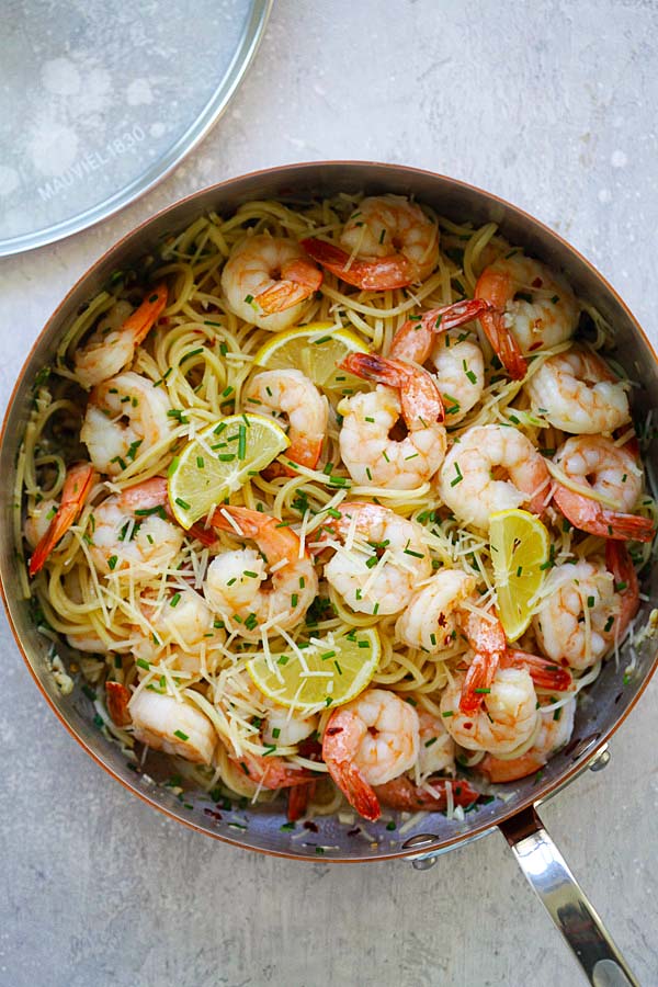 Easy one-pot Garlic Chive Butter Shrimp spaghetti Pasta.