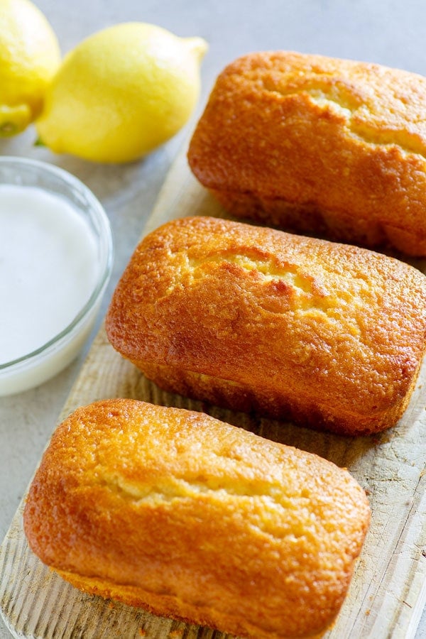 Easy and quick Lemon Pound Cake.