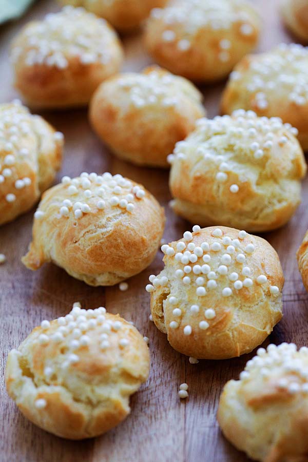 Easy delicious choux pastry covered with sugar.