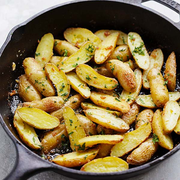Garlic Butter Roasted Fingerling Potatoes