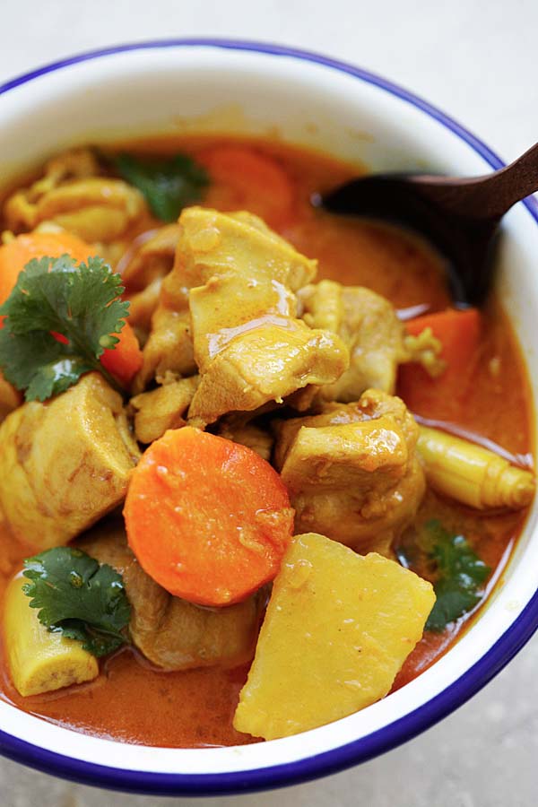 Vietnamese Ca Ri Ga Chicken Curry with potatoes and carrots.