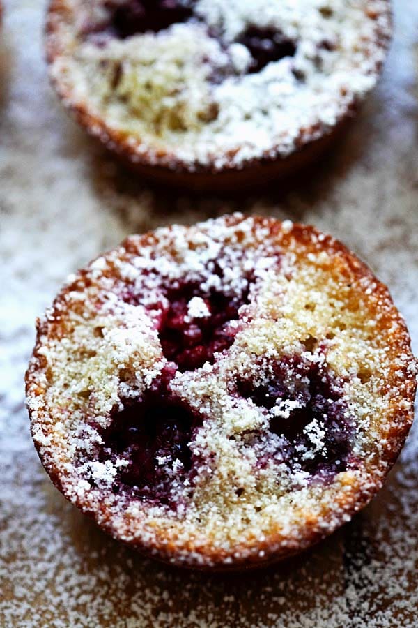 How to make homemade buttery and moist blackberry patisserie puff.