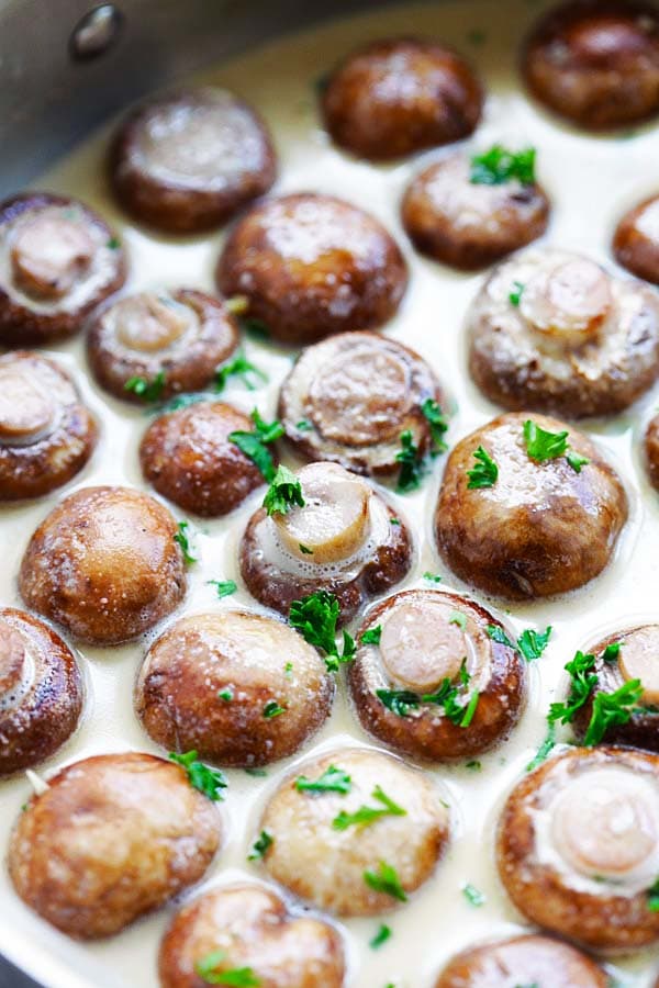 Creamy Garlic Mushrooms | Easy Delicious Recipes