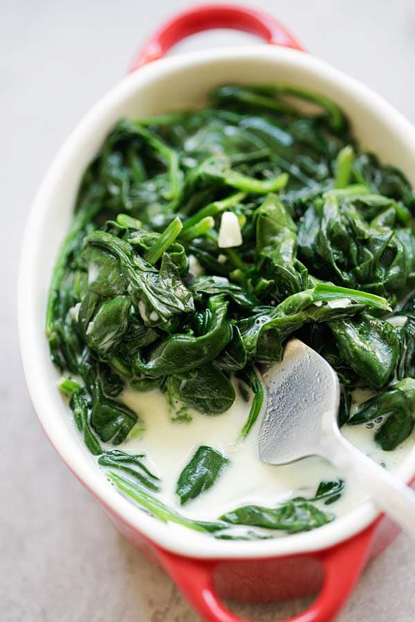 Best and healthiest Garlic Creamed Spinach that you can make in 15 mins and takes only 5 ingredients.