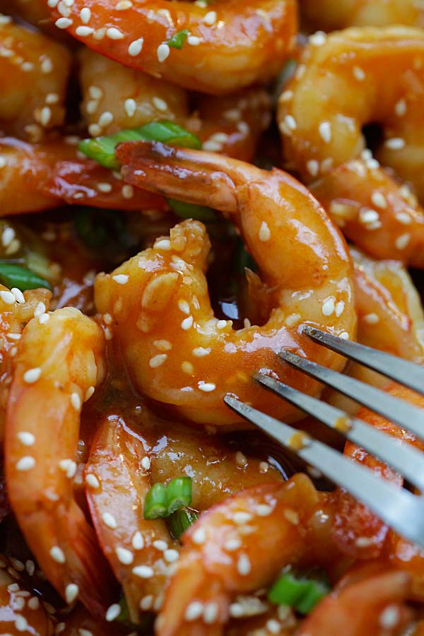 Sweet and Sour Shrimp withplump and juicy shrimp in mouthwatering sweet and sour sauce. This easy Chinese shrimp stir-fry recipe is amazing with steamed rice or noodles | rasamalaysia.com