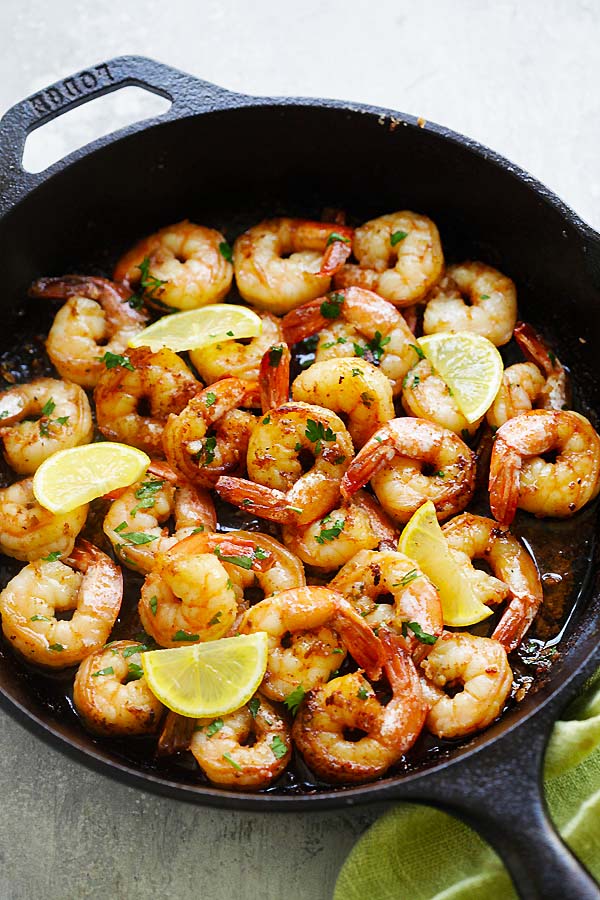 Easy homemade brown butter lemon garlic shrimps served in a skillet.