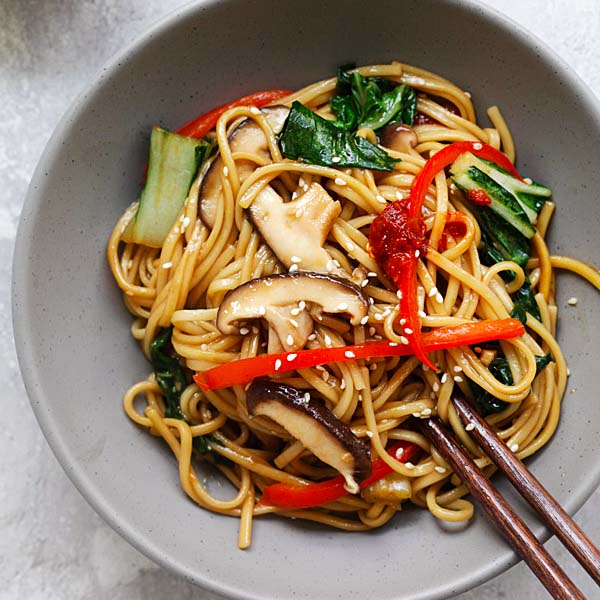 vegetable lo mein noodles