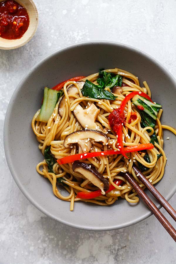 Lo Mein with bok choy, bell peppers and mushrooms recipe.