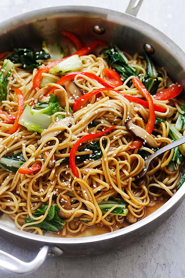 Easy veggie lo mein with noodles and vegetables in a bowl.