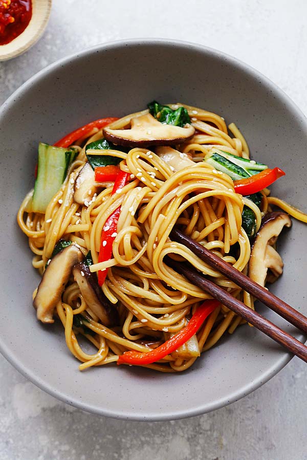 Lo Mein recipe with vegetables in lo mein sauce.