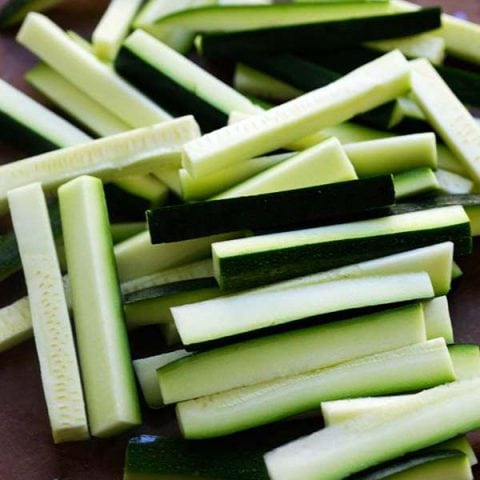How To Cut Zucchini Into Matchsticks - Pin on Low Carb / Use a spiralizer or julienne peeler to make noodles.