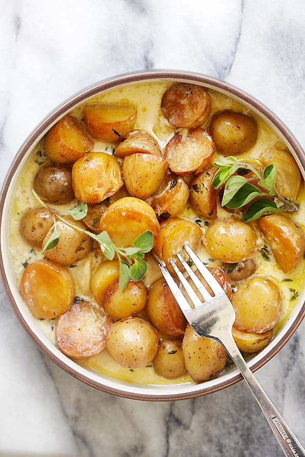 Instant pot potatoes in creamy sauce.