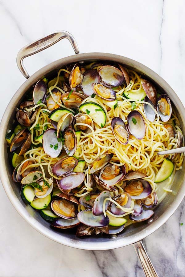 Homemade spaghetti with clams and zucchini ready to serve.