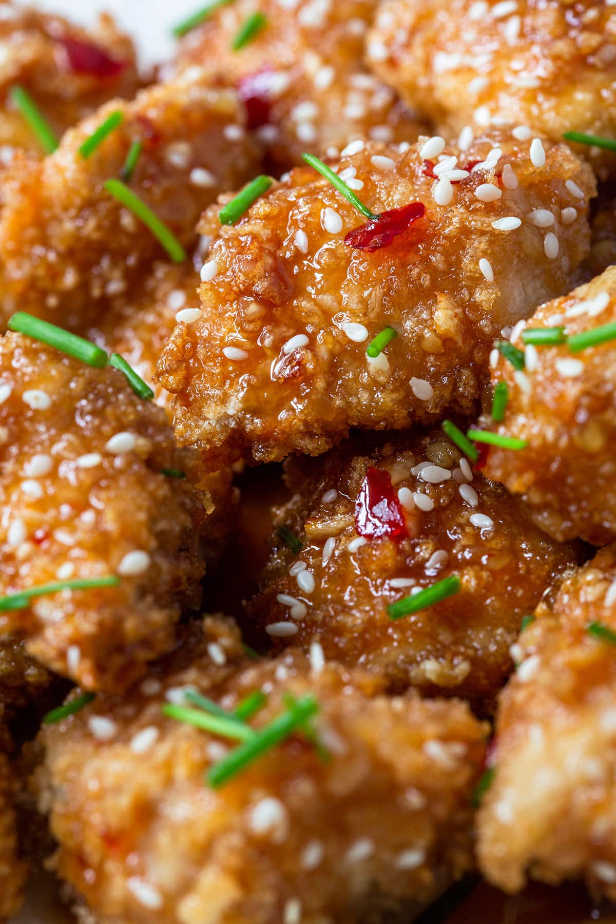 Crispy breadcrumbs coated honey garlic chicken nuggets, topped with honey garlic sauce.