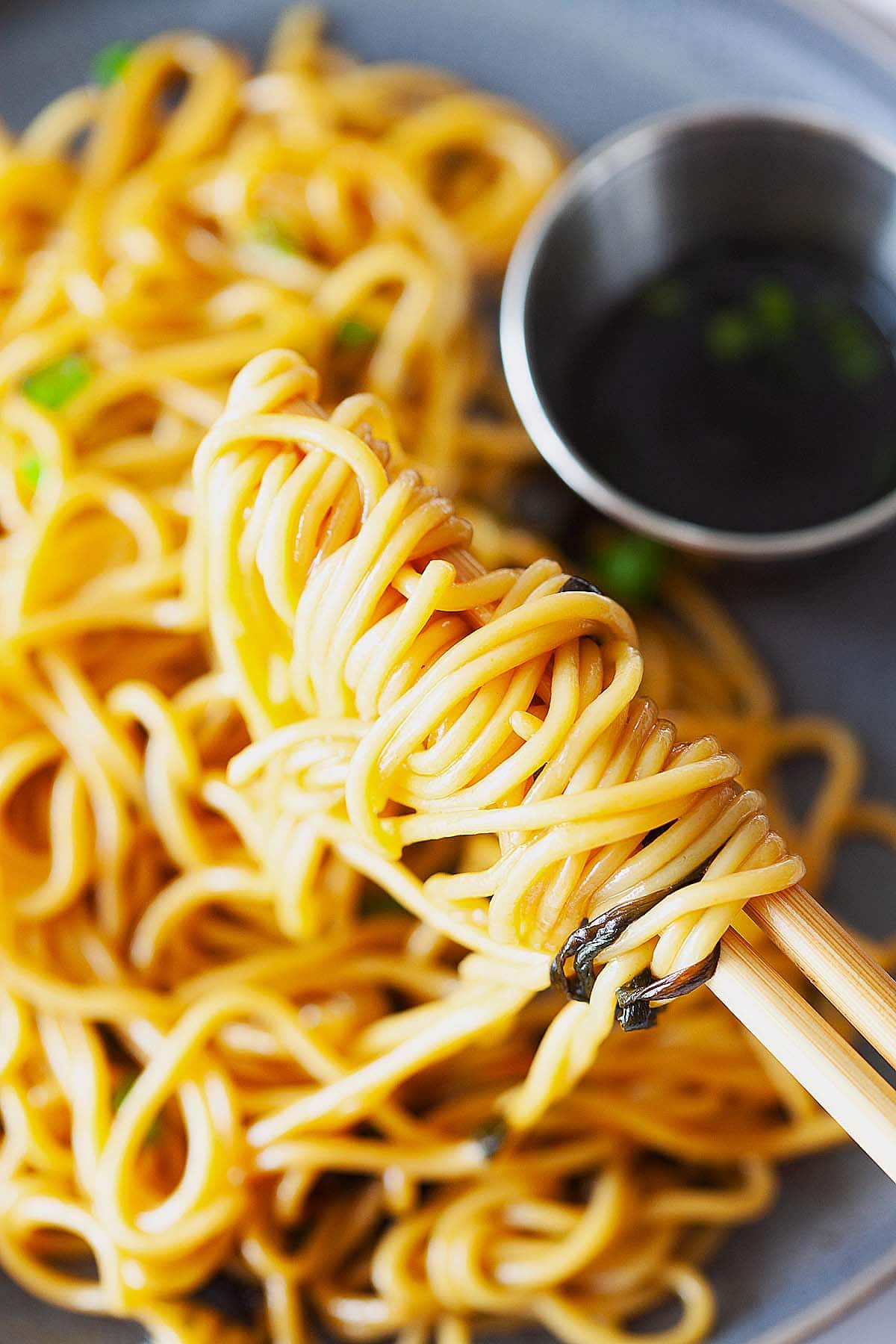 Green scallion oil noodles.