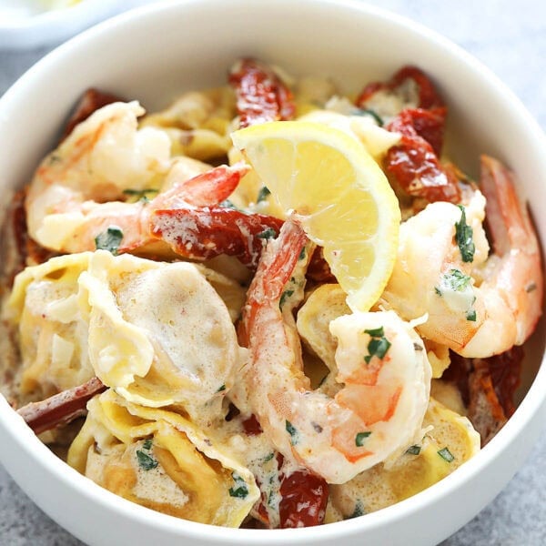 Quick and easy shrimp tortellini with garlic sauce with garlic sauce.