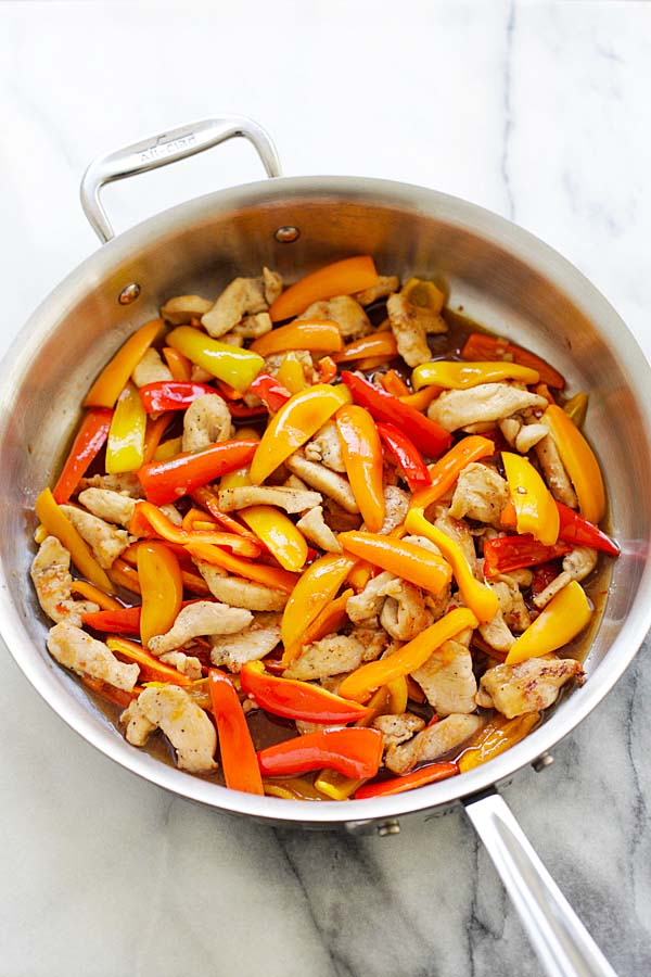 Easy mini sweet peppers stir fry chicken.