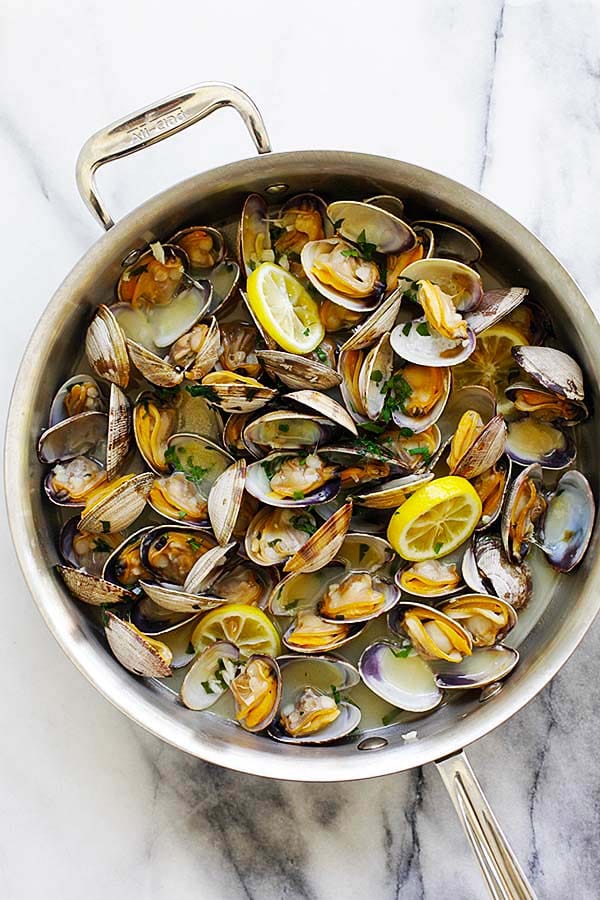 Steamed clams with beer, garlic, parsley and lemon.