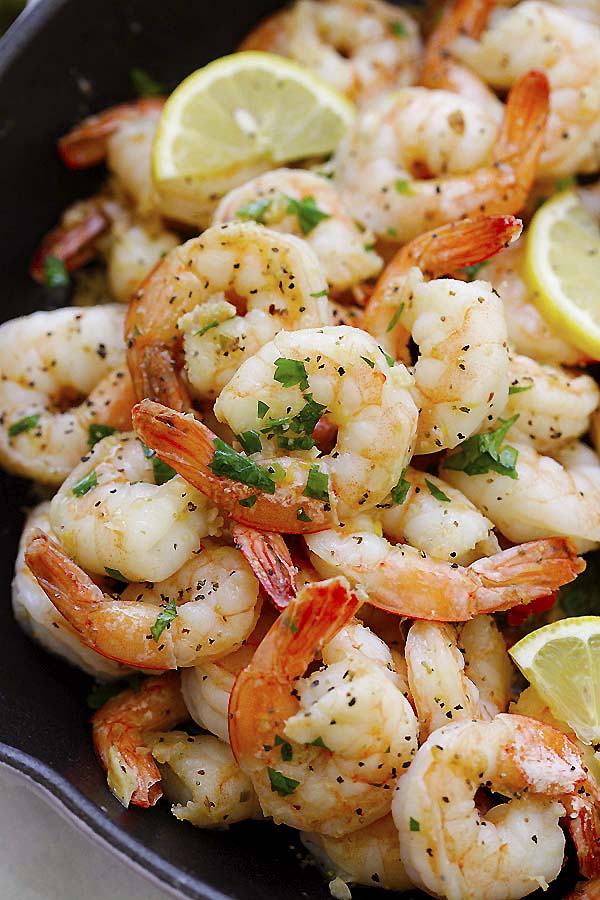 Sauteed shrimp with lemon juice and black pepper.