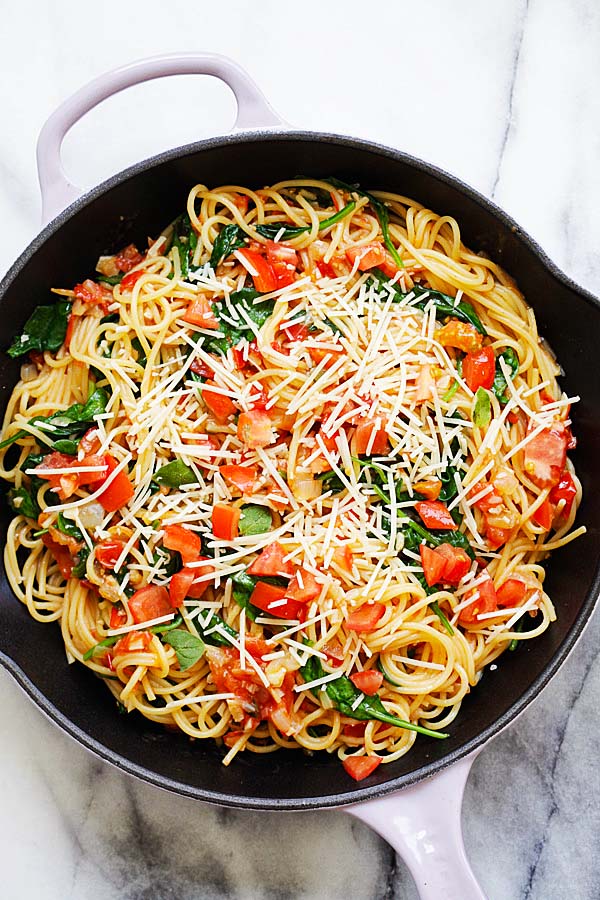 One-Pot Pasta with Spinach and Tomatoes