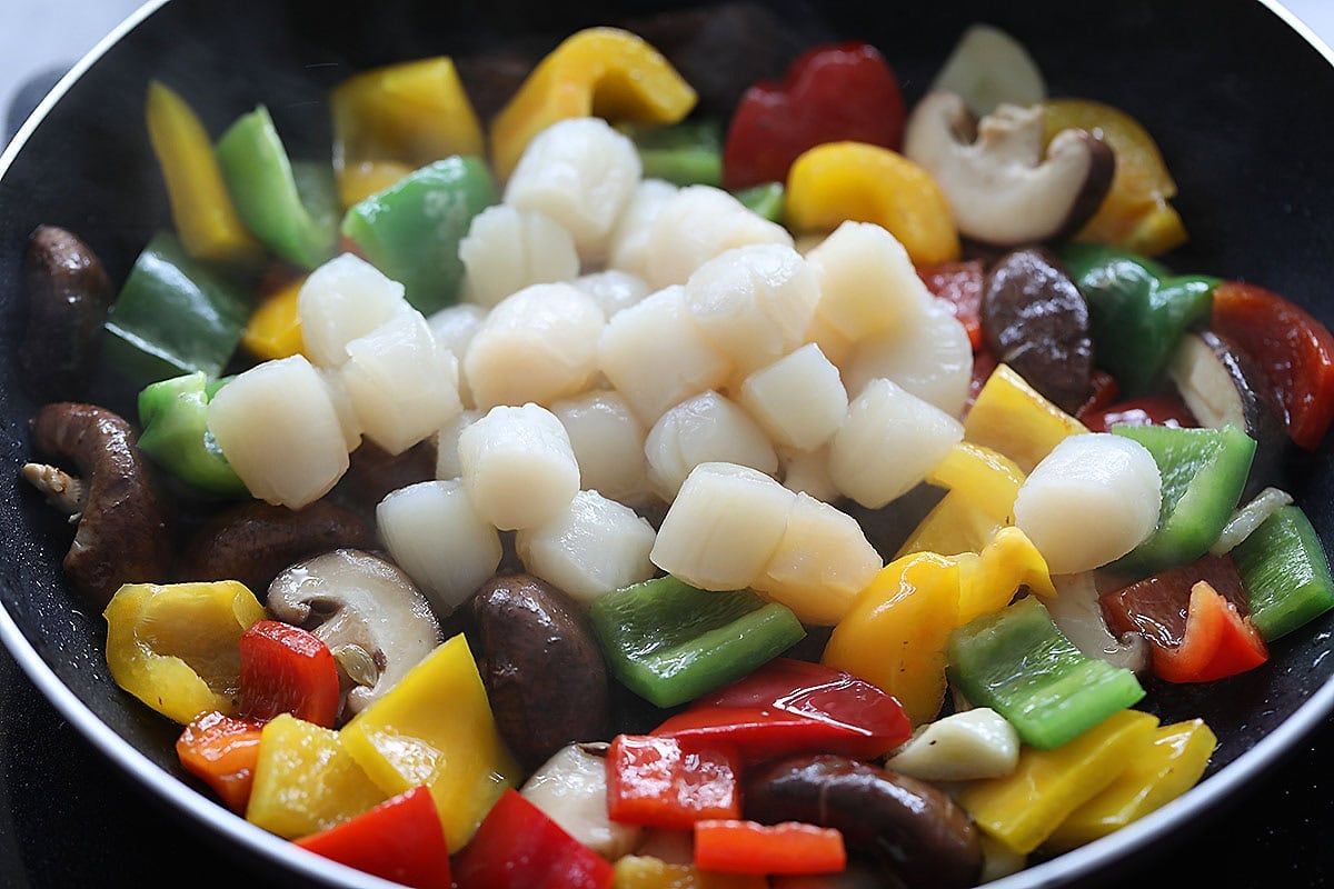 Cooking authentic Szechuan scallops in a pan.