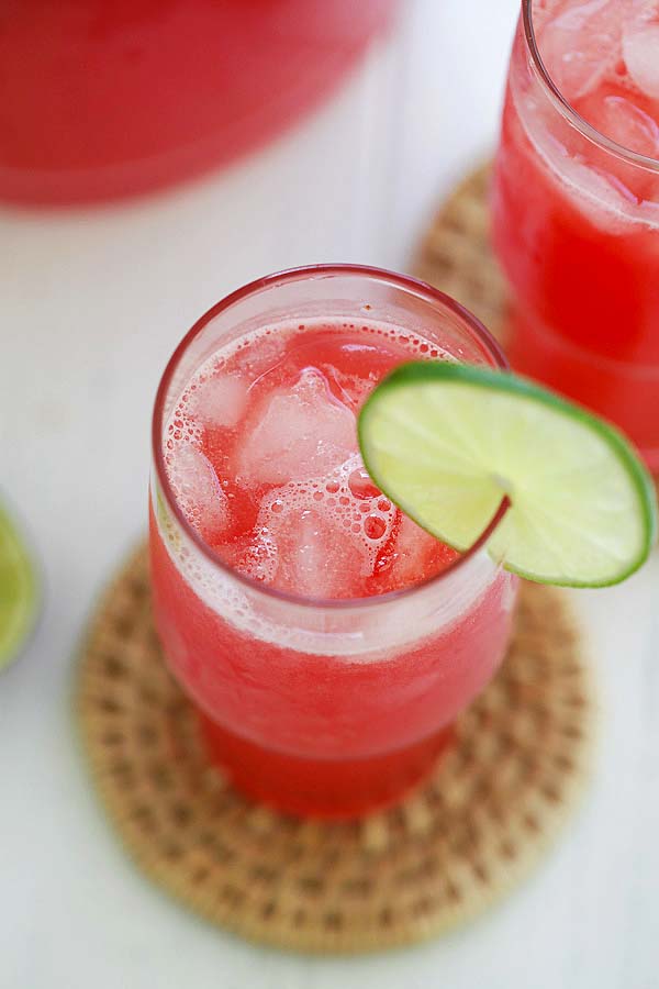 Agua Fresca with ice in a glass.