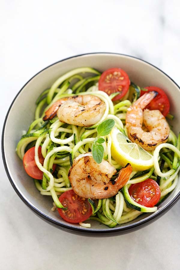 Spiralized Thai Zucchini Noodle Salad with Sriracha Dressing