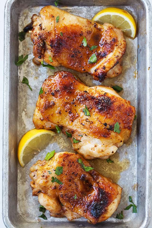 Cajun chicken in a serving platter. 