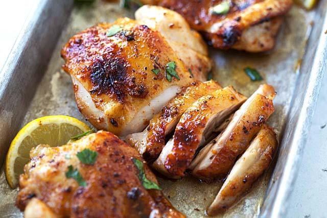 Easy Cajun chicken sliced to pieces, ready to serve. 