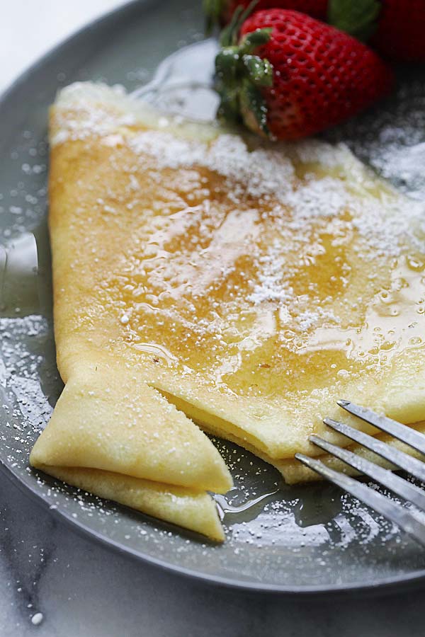 Easy French crepe recipe with crepe batter and sweet crepes filling.